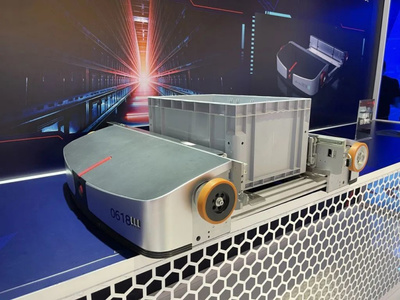 機器人大會七大亮點揭秘 鄧麗君現場“復活”、130只機器狗群舞與物流軟件研發