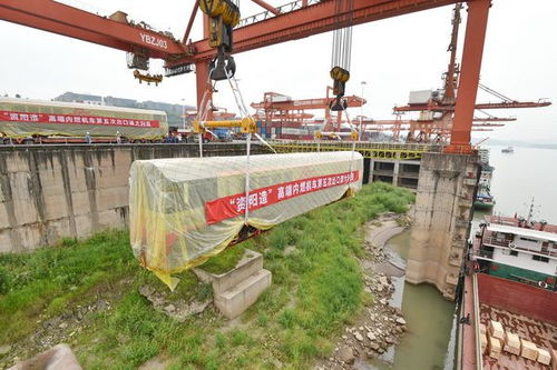 重200余噸大件物流經(jīng)宜賓港發(fā)往澳大利亞 四川省首批出口內燃機車成功裝運